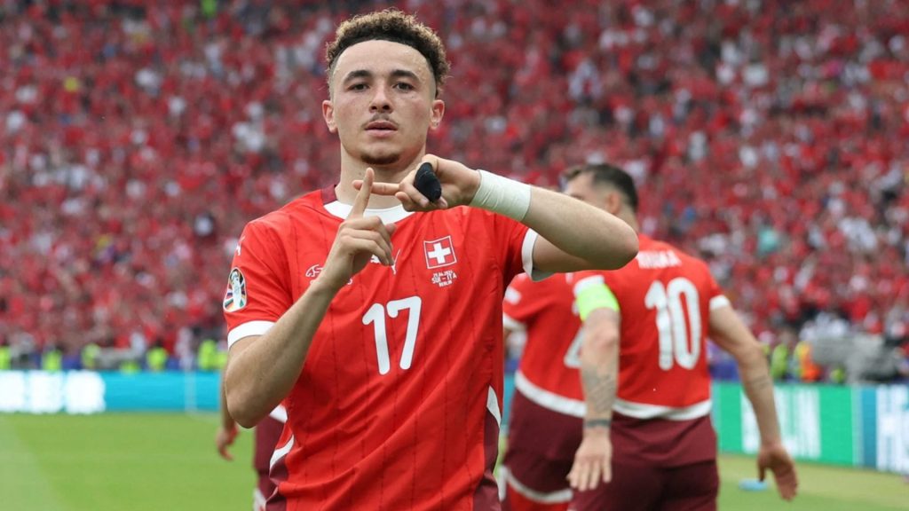 Futbolista de origen dominicano anota gol en el Mundial y guía triunfo de Suiza