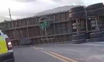 Se vuelca patana en el tramo carretero El Número de Azua, carretera Sánchez