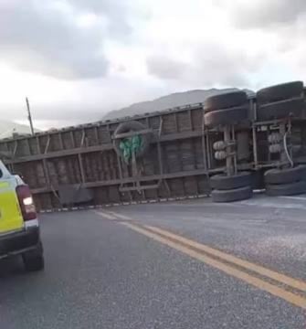 Se vuelca patana en el tramo carretero El Número de Azua, carretera Sánchez