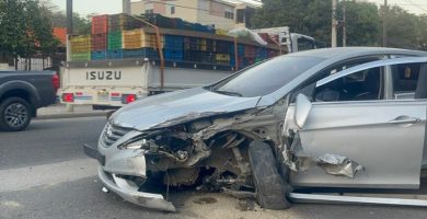 Accidente entre carro y camión grúa provoca taponamiento en la Circunvalación Sur de Santiago
