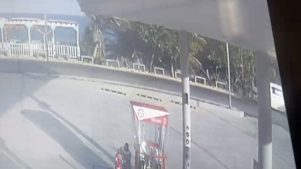 Atropellan niño que llegaba de play en Barahona; padre pide reductores de velocidad