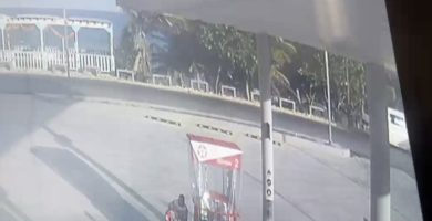 Atropellan niño que llegaba de play en Barahona; padre pide reductores de velocidad