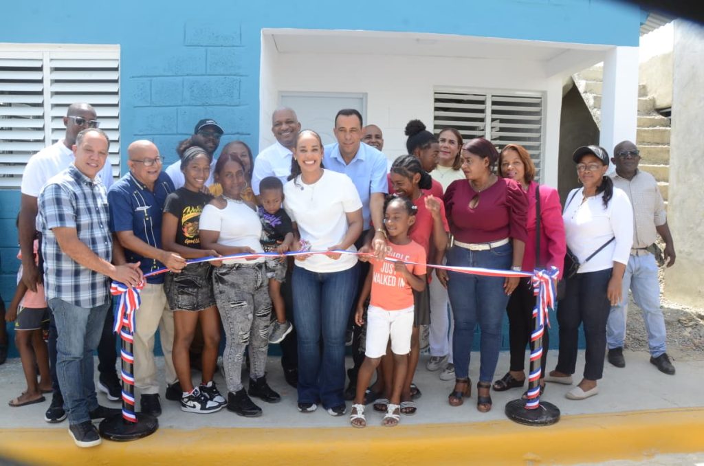 “No son reparaciones, son hogares nuevos”: Betty Gerónimo entrega casas en Villa Germán