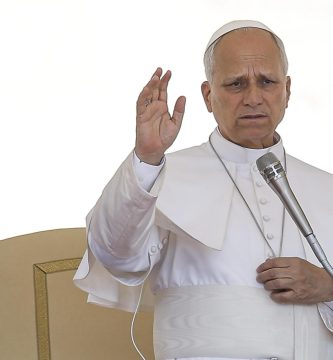 El papa León XVI: Un médico no debería permitirse decidir sobre la vida de un embrión o un anciano
