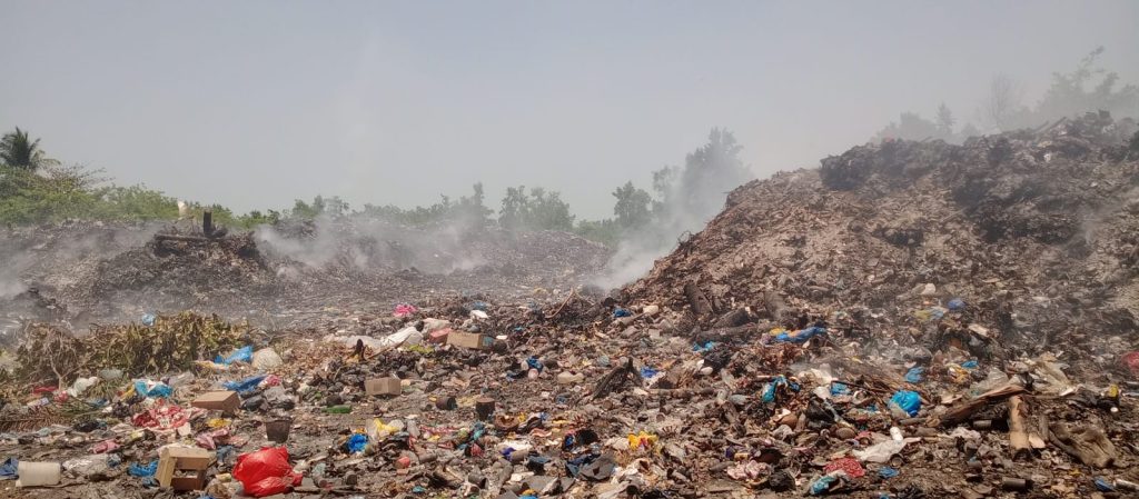 Residentes de Las Terrenas, Samaná, denuncian fuerte contaminación por humadera en vertedero