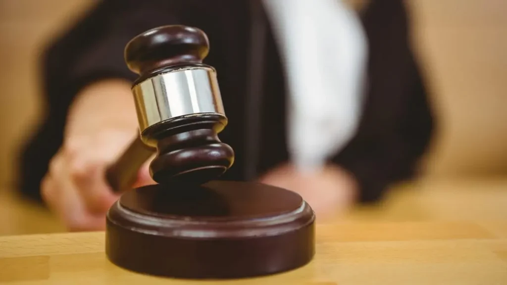 Por 12.ª vez aplazan solicitud de permiso de exagente condenada por sicariato