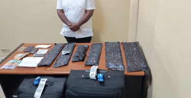 DNCD captura a extranjero con seis paquetes de cocaína en Aeropuerto del Cibao