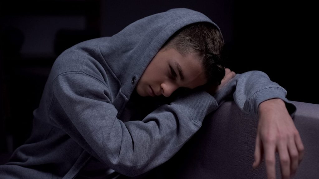 La desconexión familiar: La puerta de entrada de los adolescentes a las drogas y las pandillas