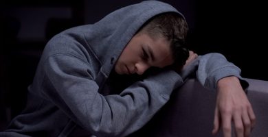 La desconexión familiar: La puerta de entrada de los adolescentes a las drogas y las pandillas