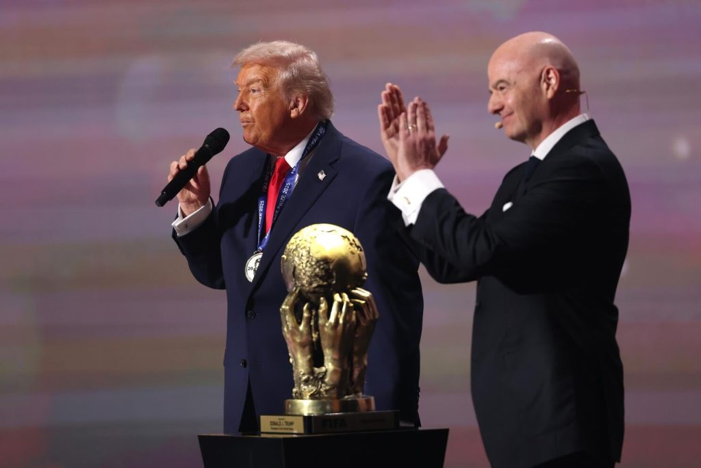 Trump asistirá a la final del Mundial de fútbol y entregará trofeo junto a Infantino
