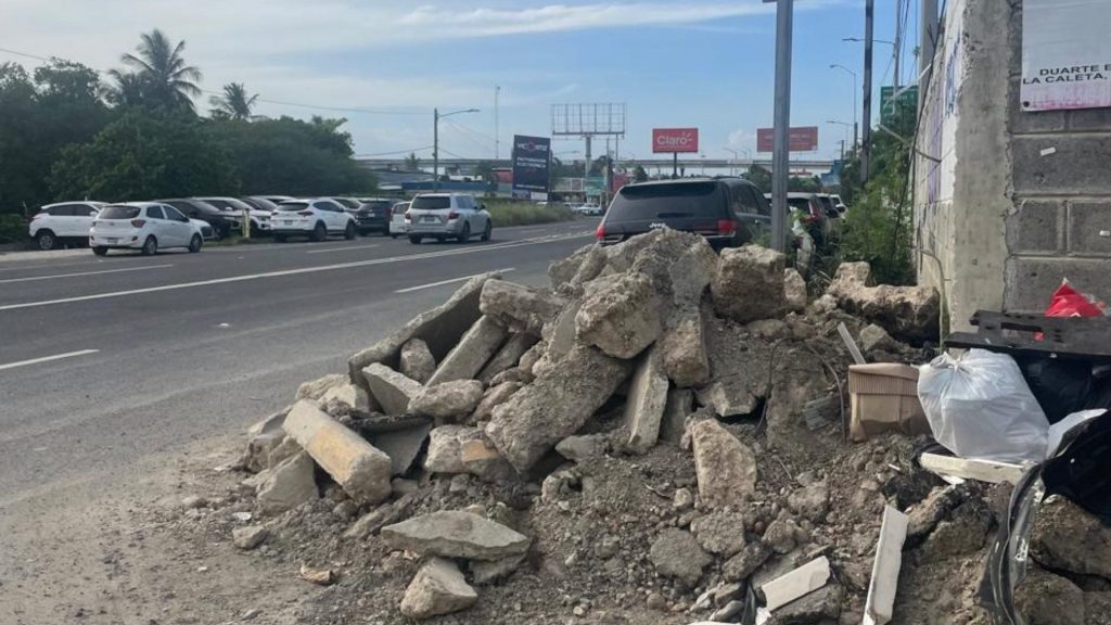 Bloqueo en vía retrasa bomberos en camino a una emergencia
