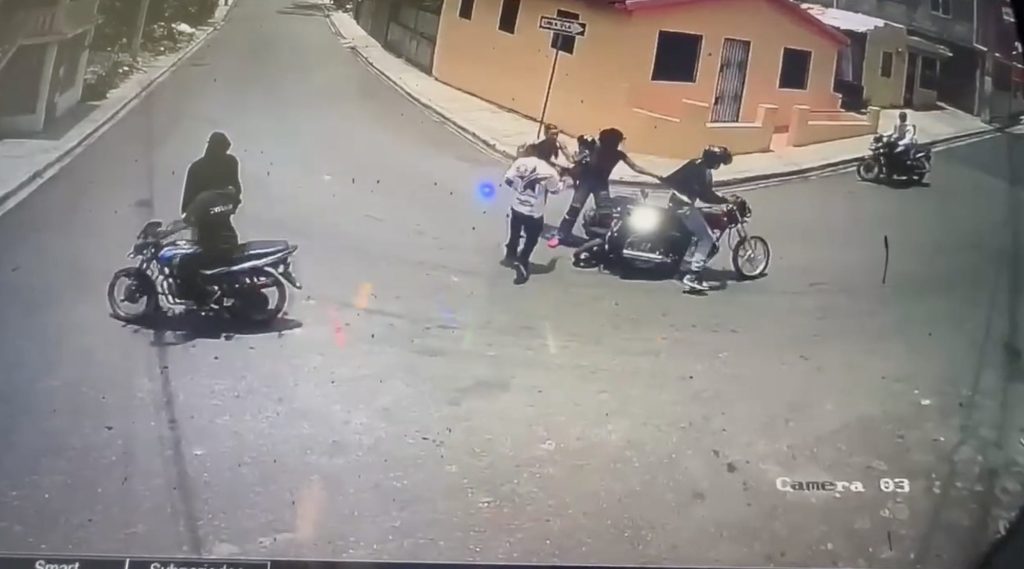 Dejan escapar a presunto atracador en Los Alcarrizos