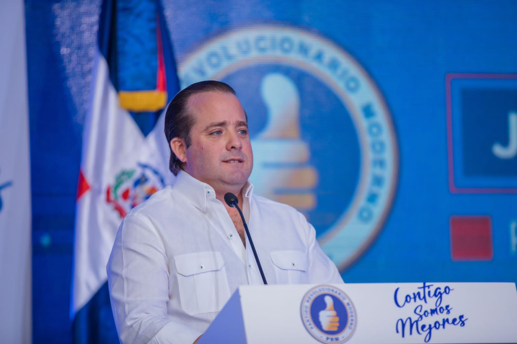 Paliza exige a la JCE frenar la campaña a destiempo y anuncia renovación del PRM