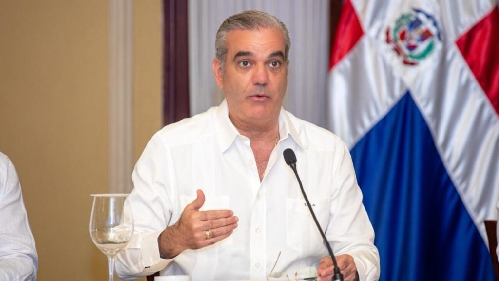 Presidente Luis Abinader advierte que no tolerará desvío de fondos públicos