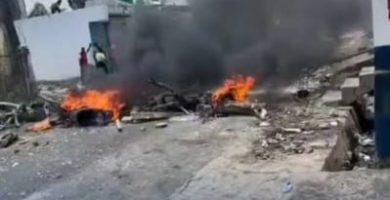 Protestan en Samaná por hombre detenido por posesión de drogas; aseguran es inocente
