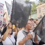 Manifestación en Mendoza por condiciones precarias de calle sin asfaltar