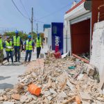Alcaldía del DN demuele dos bancas de apuestas instaladas en aceras peatonales
