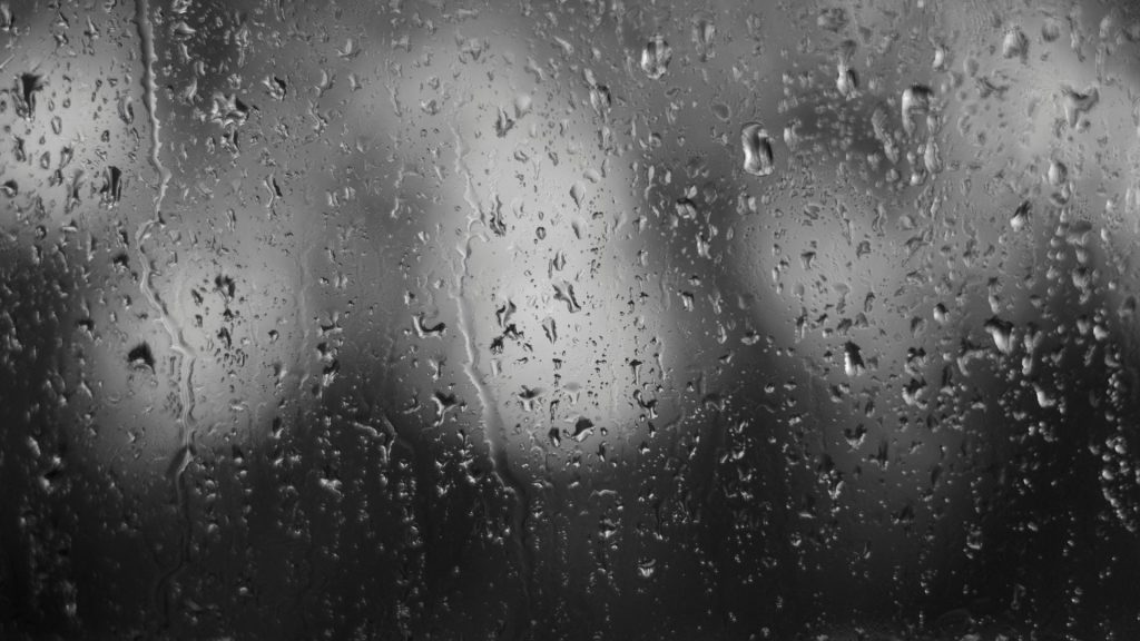 Onda tropical provoca lluvias en gran parte del país; condiciones mejorarían en la tarde
