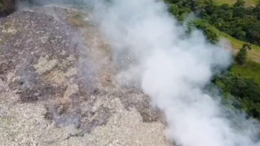 Incendio en el vertedero de Jarabacoa continúa afectando el turismo y la calidad de vida de los ciudadanos