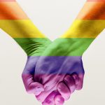 España aprueba castigar con hasta dos años de cárcel a quienes intenten cambiar la orientación sexual de las personas LGTBI
