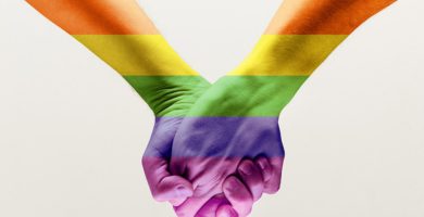 España aprueba castigar con hasta dos años de cárcel a quienes intenten cambiar la orientación sexual de las personas LGTBI
