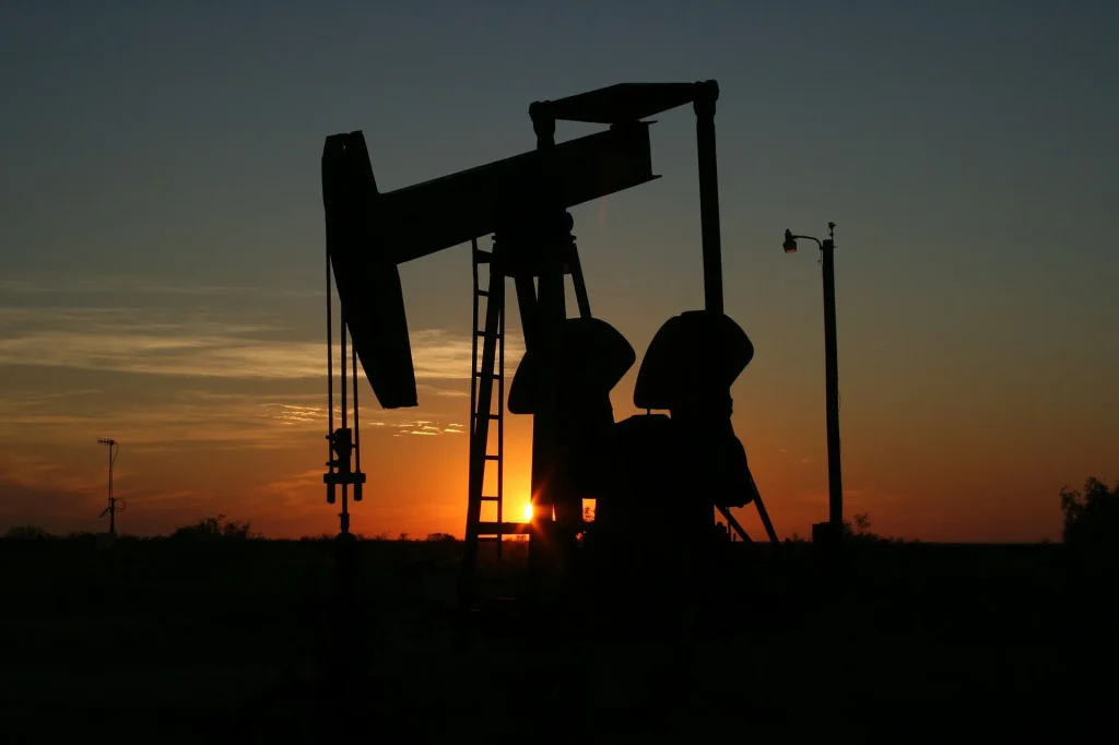 Petróleo de Texas sube un 2,3%, hasta US$71,92, tras caer a niveles preguerra