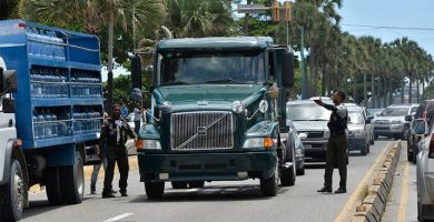 Ciudadanos respaldan plan piloto para restringir vehículos pesados en el Malecón de Santo Domingo
