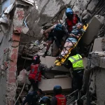 Doctor advierte del peligro de dar agua y comida a personas rescatadas tras desastres