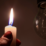 ¡Más de tres semanas sin luz! moradores del sector INVI retienen camión de Edesur en protesta