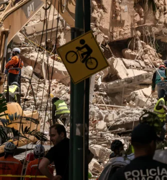 Rescate en los escombros de La Guaira conmueve a Venezuela