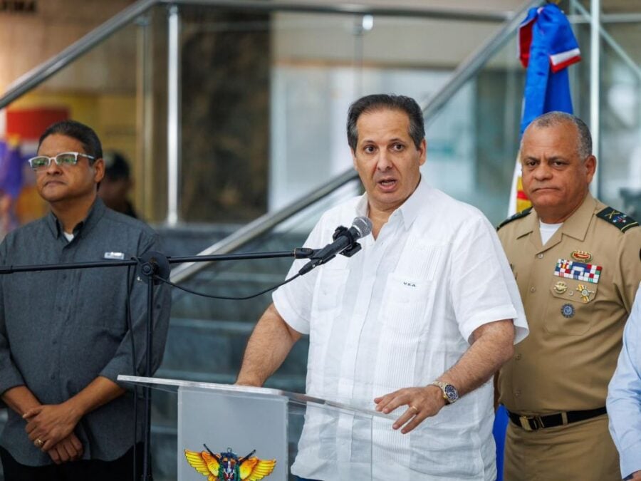 Ministro de Salud confirma comunicación constante con médicos dominicanos en Venezuela