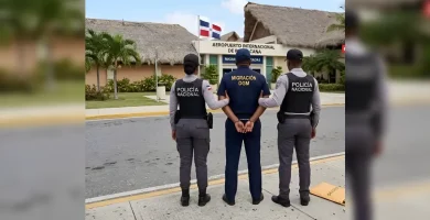 Inspector de control migratorio arrestado por soborno