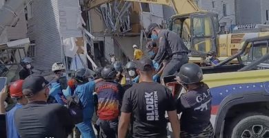 Hallan dos cadáveres de madre e hija tras terremotos en La Guaira, Venezuela
