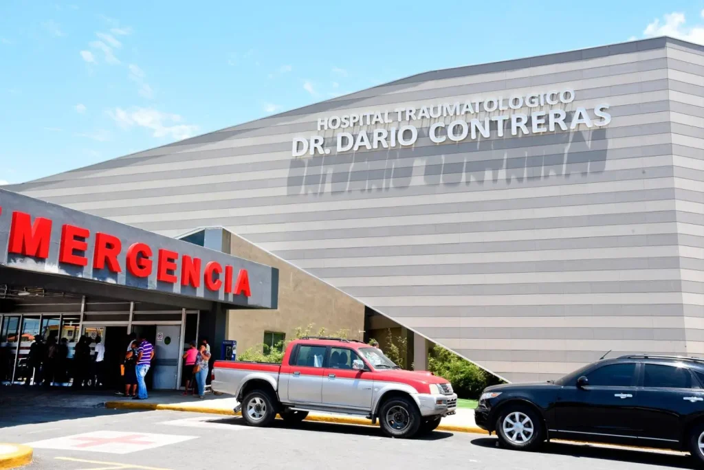 Fallece mujer herida en tiroteo en estacionamiento del Hospital Darío Contreras