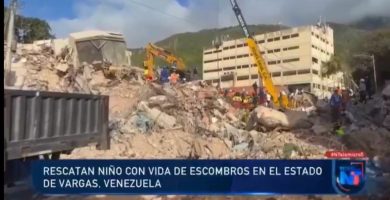 Rescatan a niño con vida entre escombros en el estado La Guaira, Venezuela