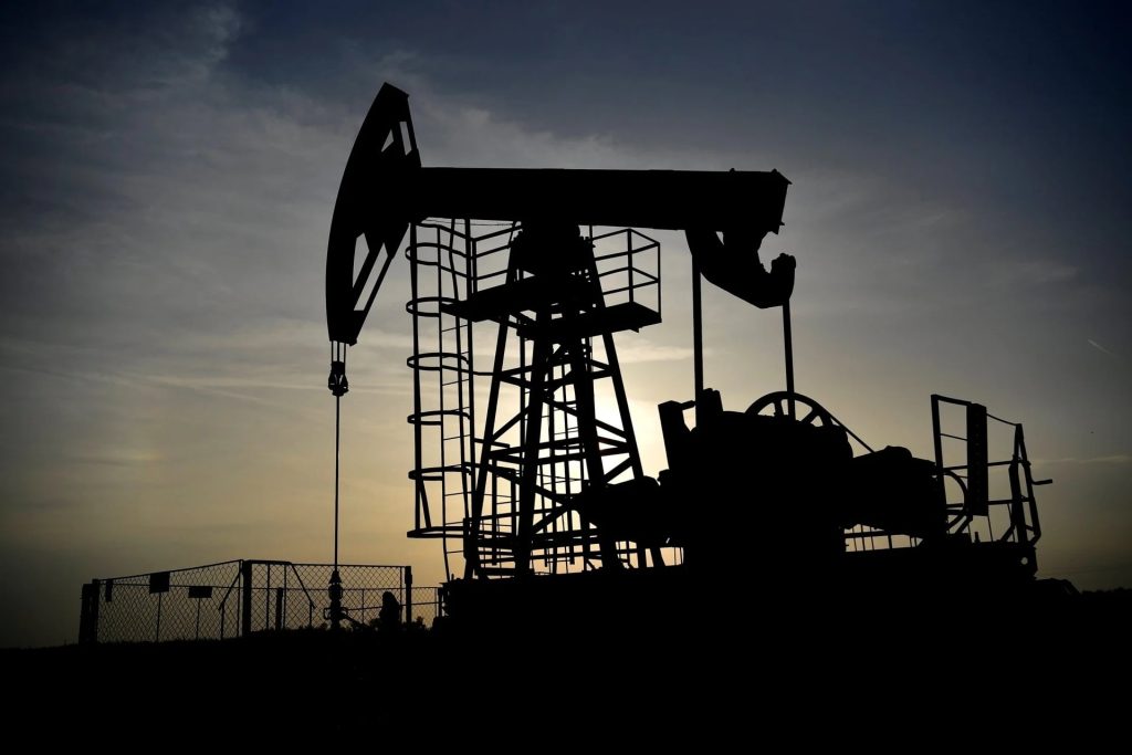 El petróleo de Texas sube un 2,2 %, hasta 70,75 dólares, atento a la tregua de EEUU e Irán