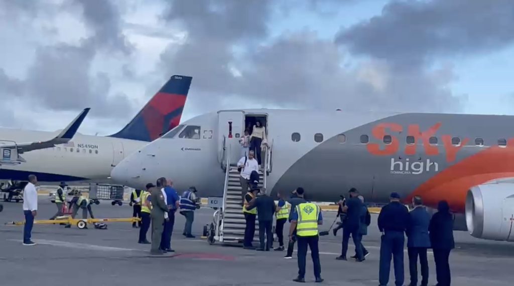 Vuelo humanitario desde Venezuela aterriza en República Dominicana con 65 personas