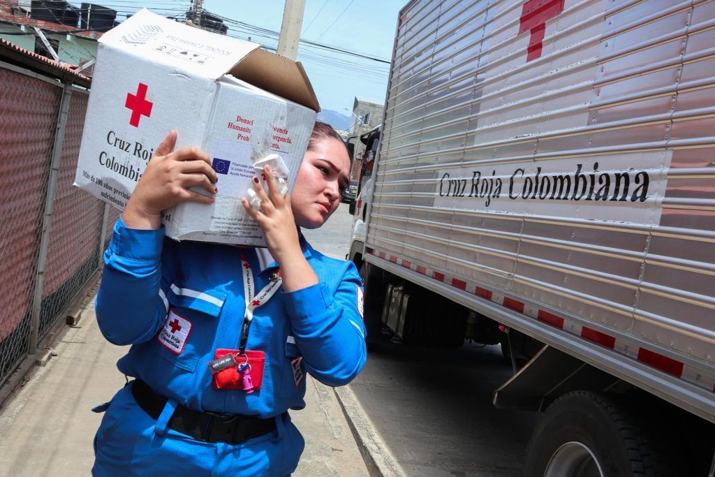 Denuncian que gobierno chavista obstaculiza paso de ayuda humanitaria en la frontera con Colombia