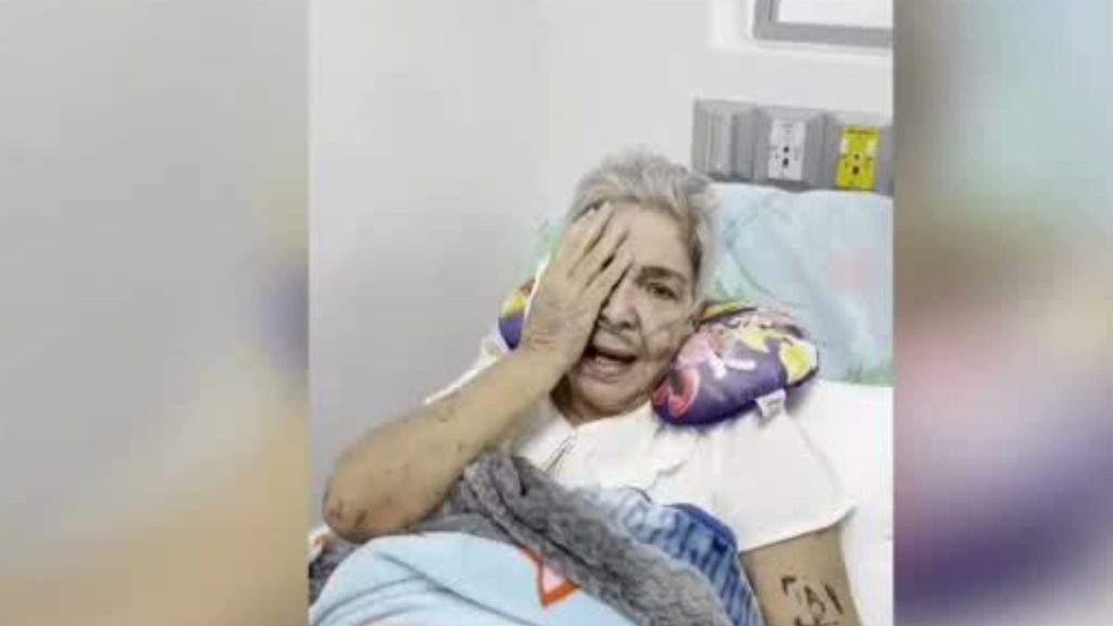 VIDEO: ¡Pidió un deseo! Mujer de 69 años sale con vida de entre los escombros y sorprende con su primer deseo