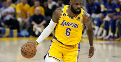LeBron James le informa a Lakers que se va a otra parte, fuentes