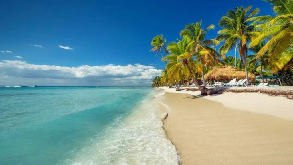 Turista critica cuidado de playas en República Dominicana