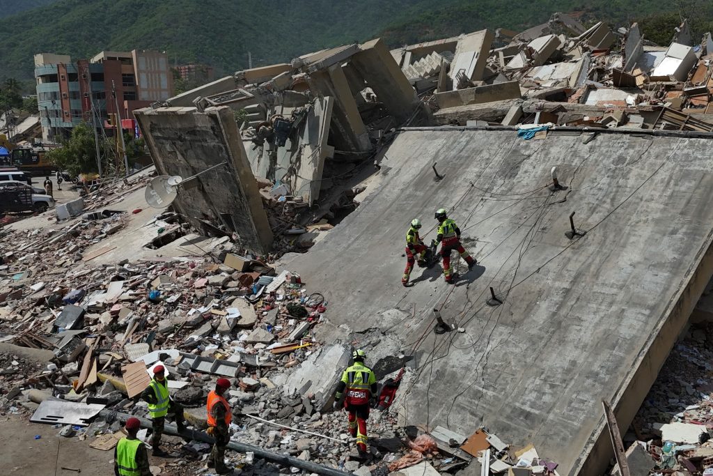 Sismos en Venezuela: Voluntarios luchan para rescatar sobrevivientes tras posible señal de vida