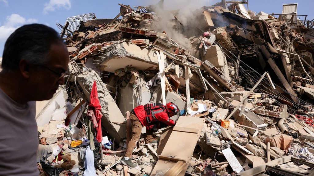 Sin hogar y bajo la lluvia: así sobreviven las familias afectadas por los terremotos en Venezuela