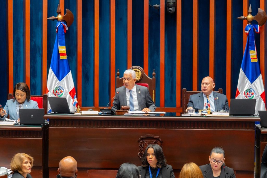 Senado aprueba residuos sólidos en única lectura y reformas económicas en dos etapas