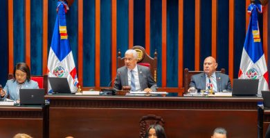 Senado aprueba residuos sólidos en única lectura y reformas económicas en dos etapas