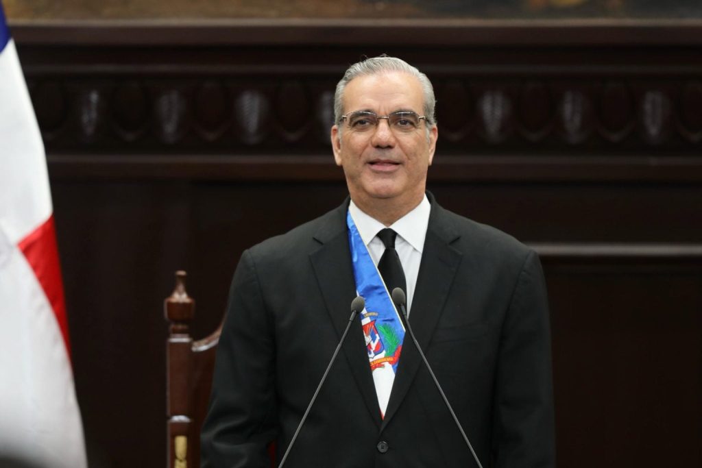 Luis Abinader se mantiene entre los presidentes mejor valorados de América Latina, según ranking regional