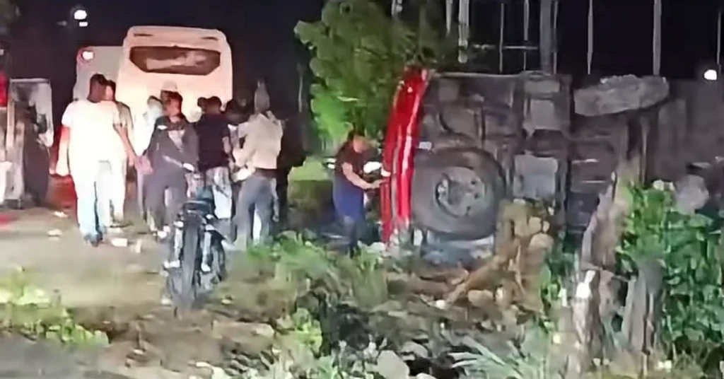 Reportan aparatoso incidente con bus de hotel Caribe club
