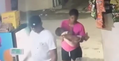 Camara capta alarmante incidente con joven madre en Loma de Cabrera