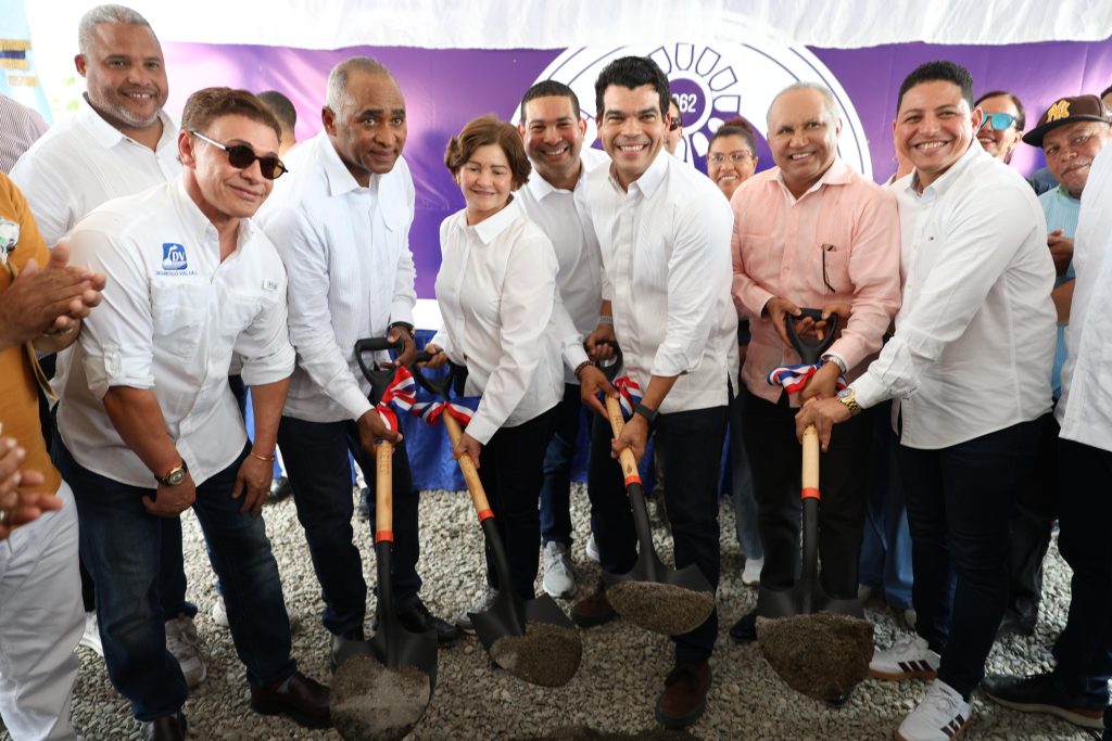 Wellington Arnaud  inicia ampliación redes de distribución del acueducto múltiple de Baní, provincia Peravia