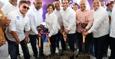 Wellington Arnaud  inicia ampliación redes de distribución del acueducto múltiple de Baní, provincia Peravia
